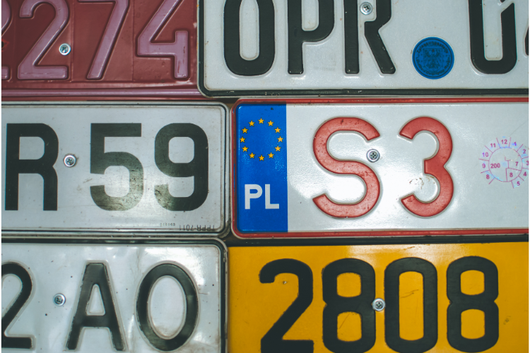 Homologation des plaques d’immatriculation : tout savoir sur les normes en vigueur